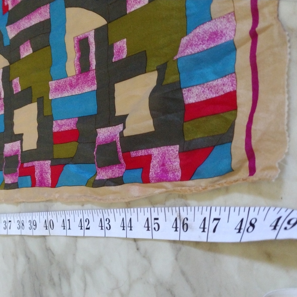 Elaine Gold scarf. - Picture 4 of 5